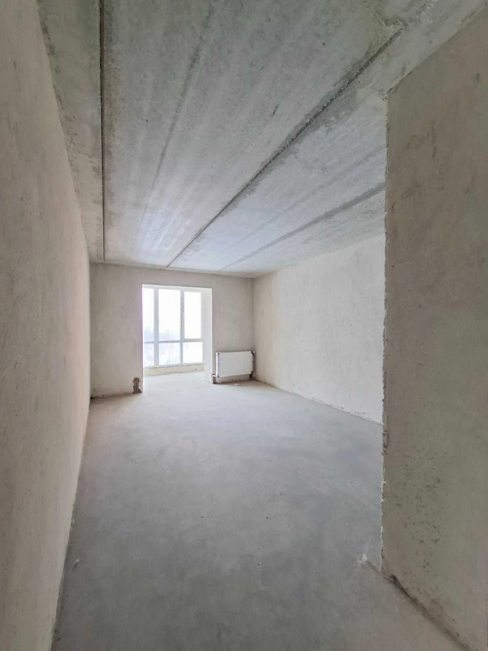 Selling panoramic 4-room apartment on the riverbank. Gasified.