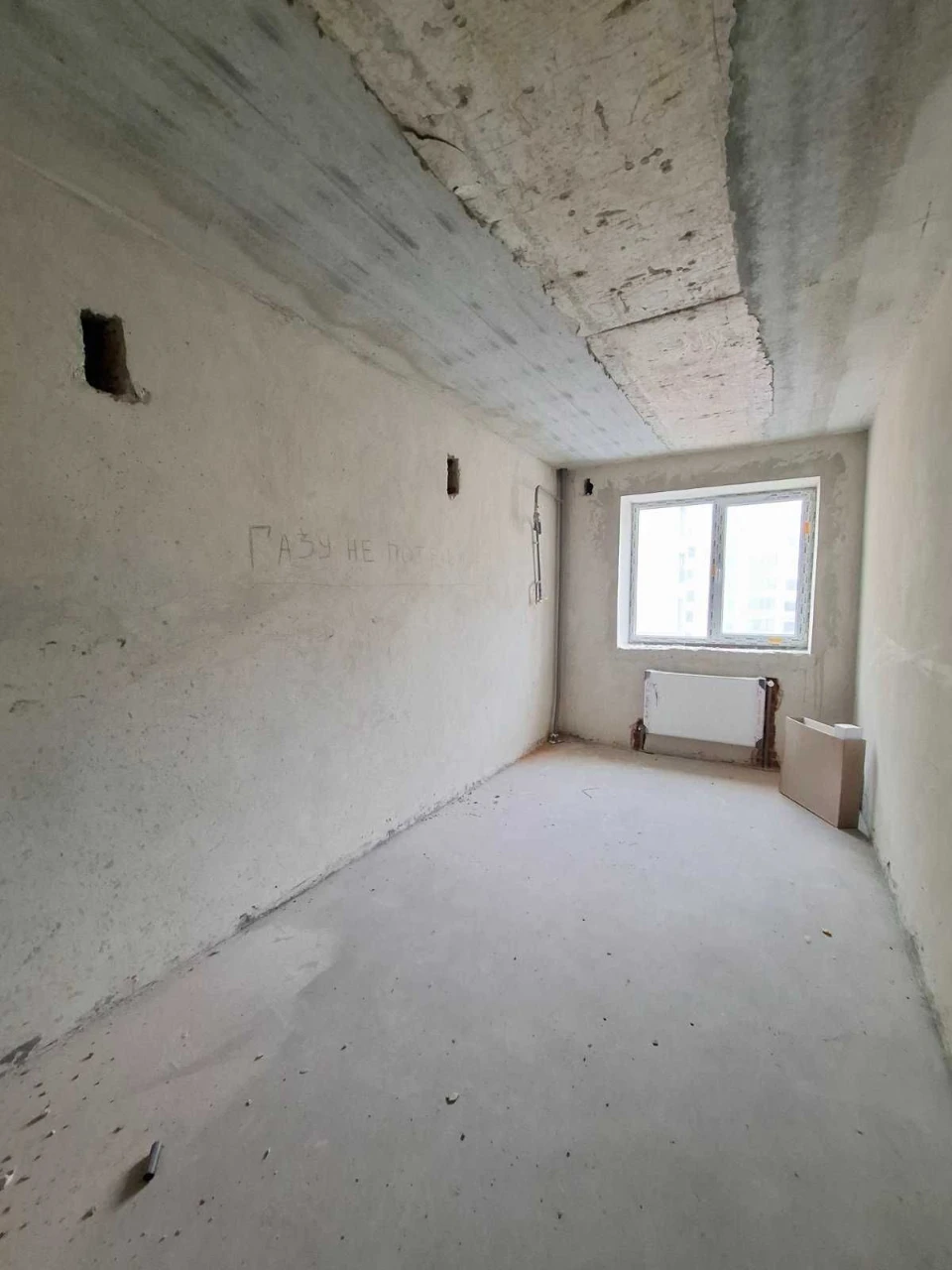 Selling panoramic 4-room apartment on the riverbank. Gasified.