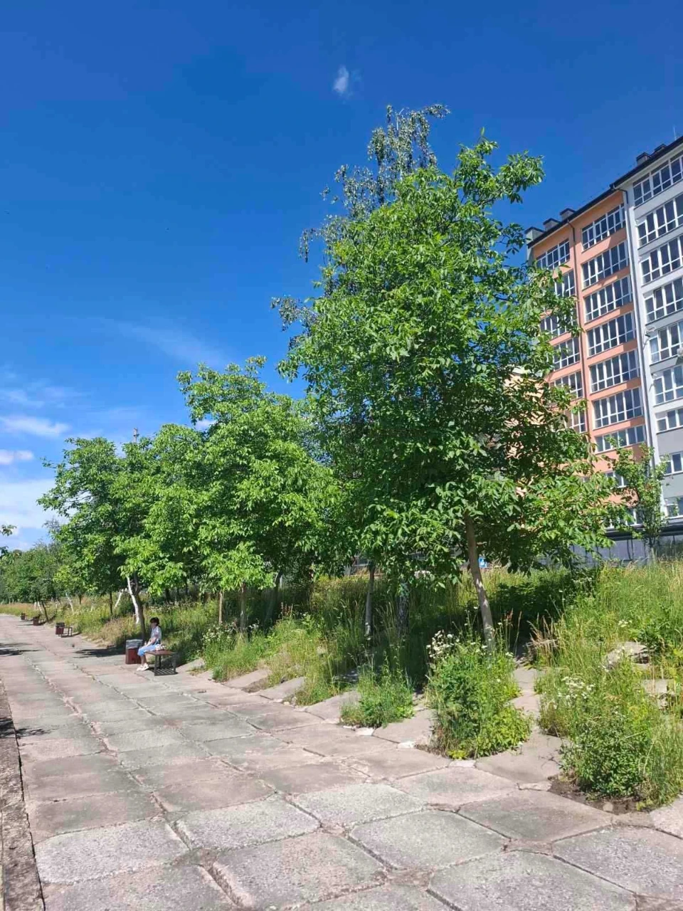 Selling panoramic 4-room apartment on the riverbank. Gasified.