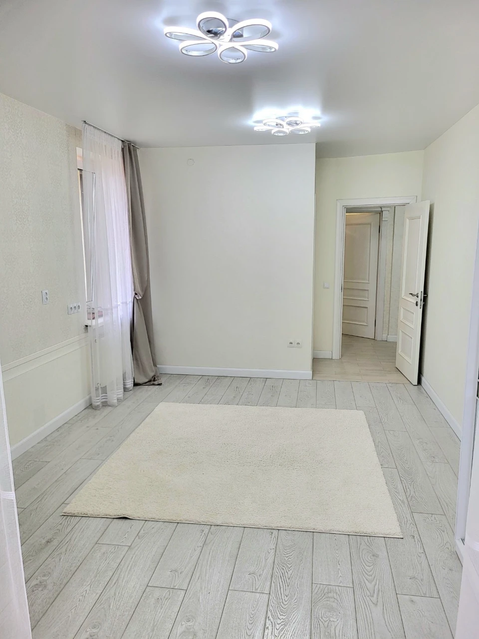 Owner, Center, 54 sq m, 1 room, 2%. 7/10 condition