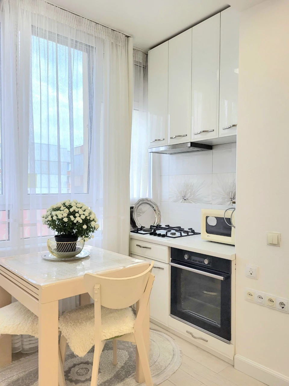 Owner, Center, 54 sq m, 1 room, 2%. 7/10 condition