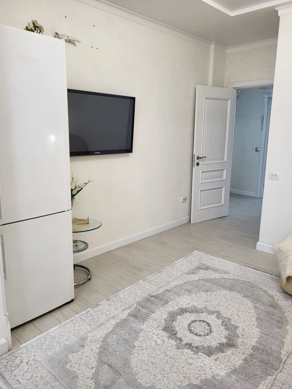 Owner, Center, 54 sq m, 1 room, 2%. 7/10 condition