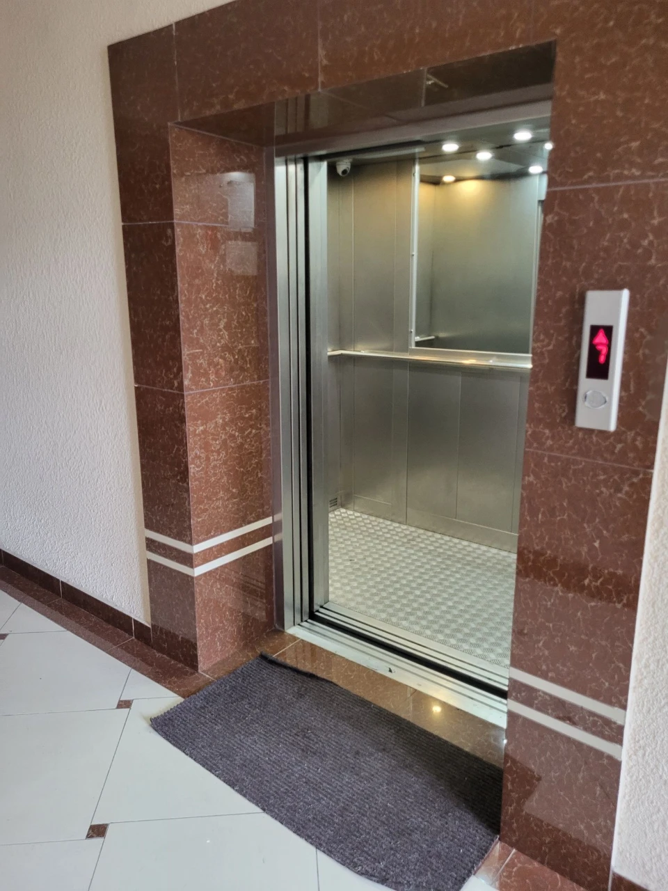 Owner, Center, 54 sq m, 1 room, 2%. 7/10 condition