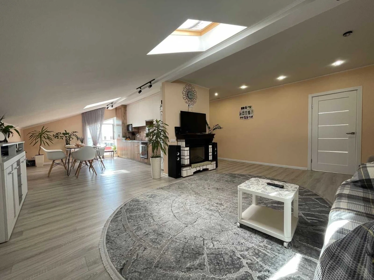 Sale of a 3-room apartment renovated in a new building, Ozer