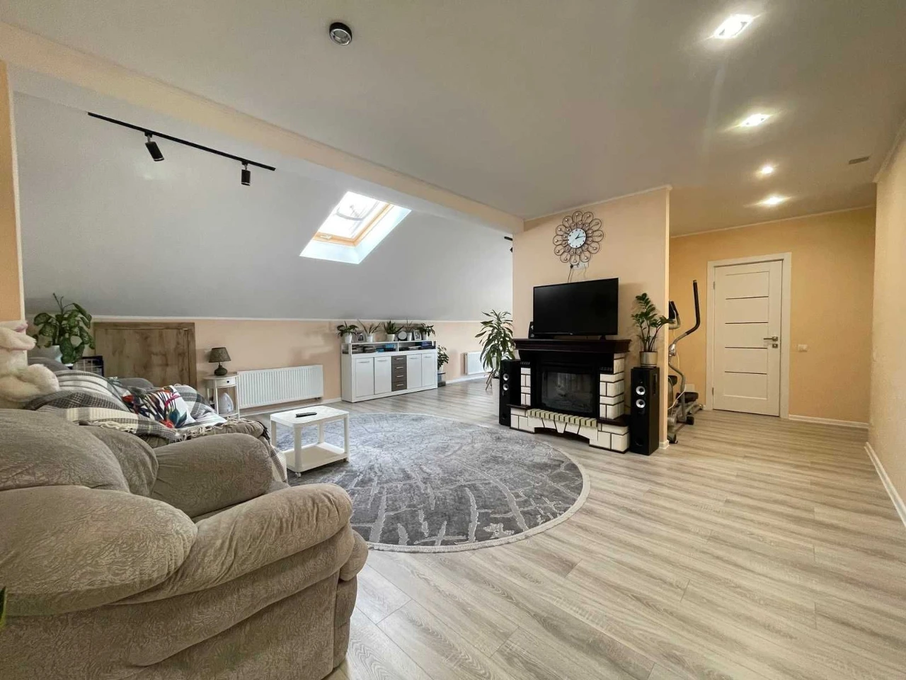 Sale of a 3-room apartment renovated in a new building, Ozer