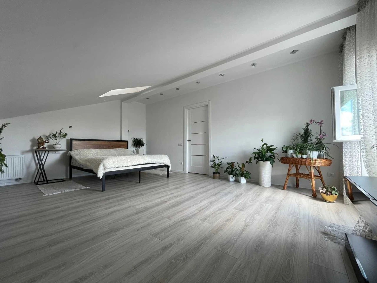 Sale of a 3-room apartment renovated in a new building, Ozer