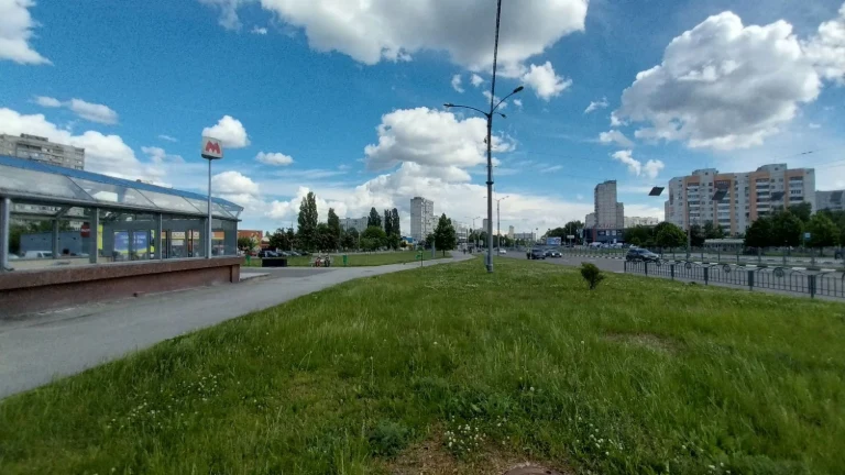 Продам хорошую 1 комнатную квартиру, метро 5  минут! Этаж 7/