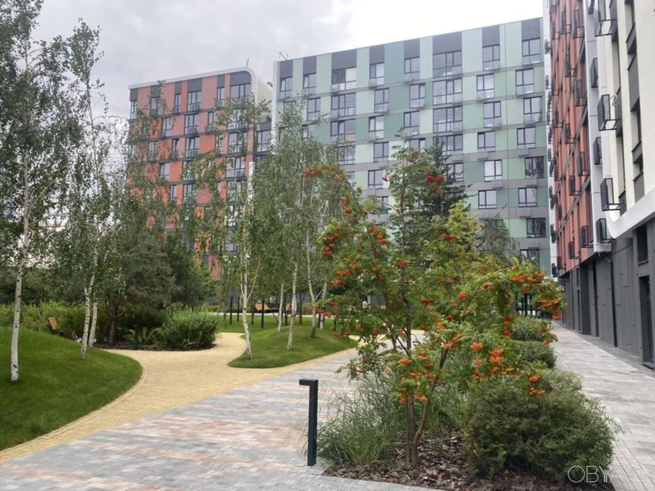 Sale of a spacious 3-bedroom apartment in the Respublika residential complex