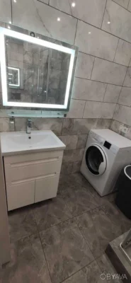 Продається 2-кімнатна квартира з ремонтом в Оболонському районі. Цегляний будинок.