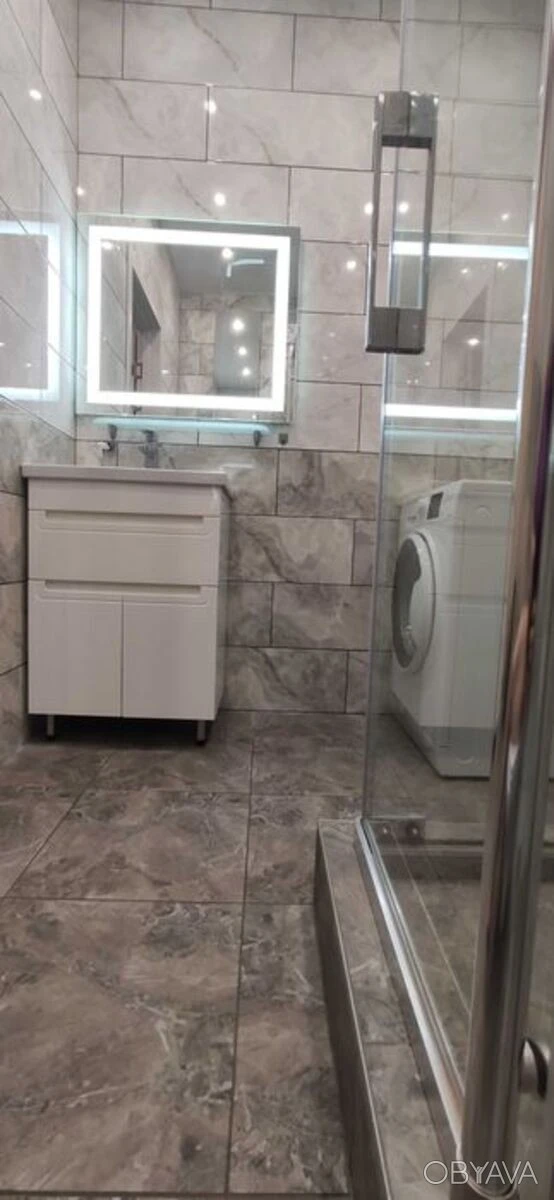Продається 2-кімнатна квартира з ремонтом в Оболонському районі. Цегляний будинок.