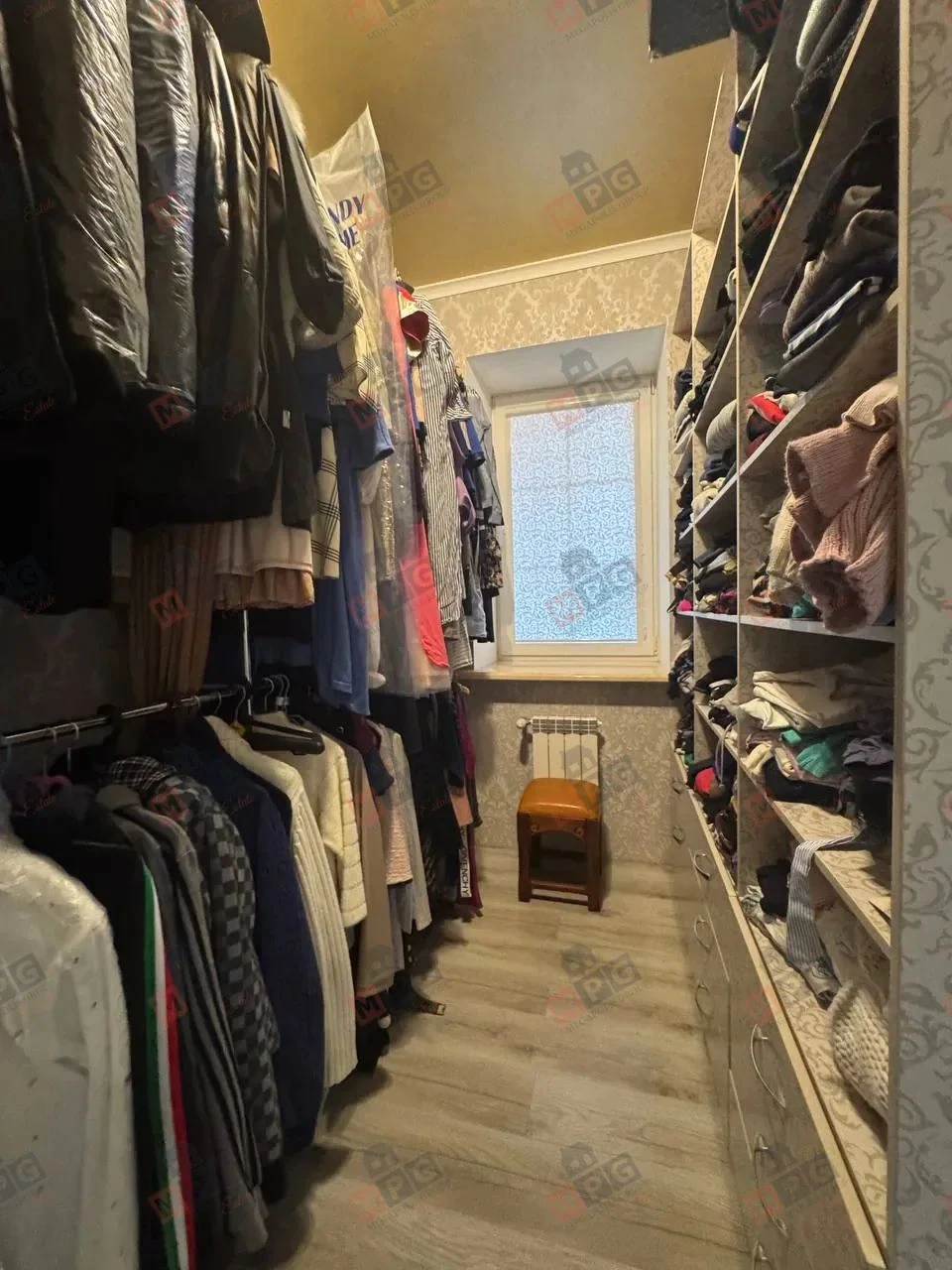 Продаж двох будинків на Жилярді