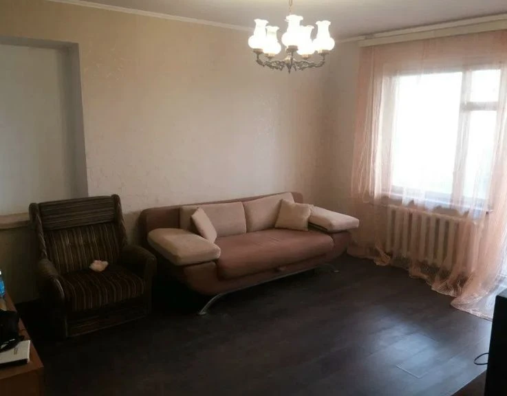 Продається простора, 3-кімнатна квартира. Черемушки.