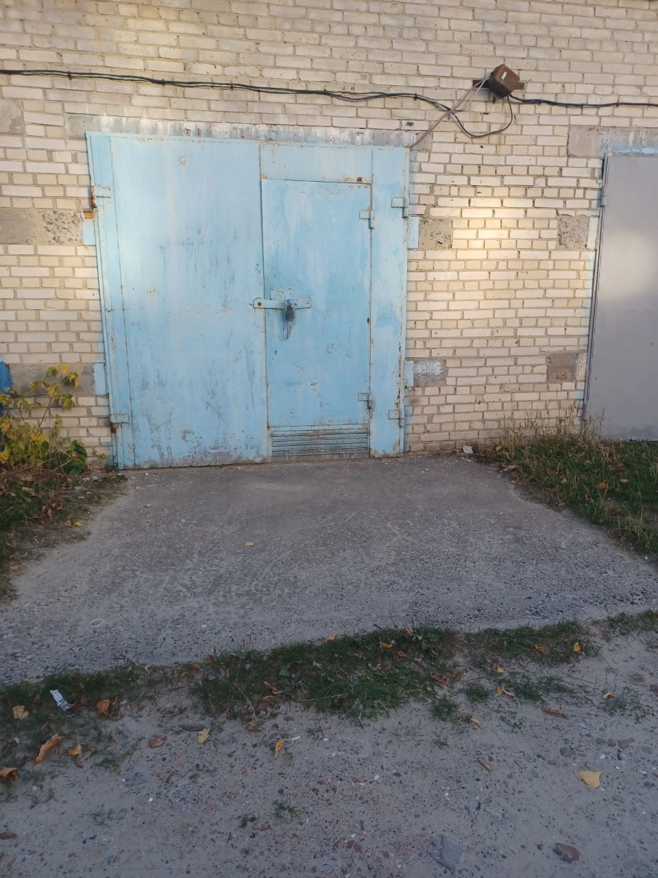For Sale: Solid Brick Garage - Ideal Home for Yours