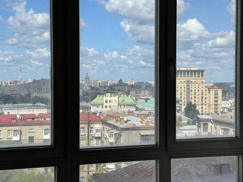 8-room apartment for sale at 18a Instytutska Street in the residential complex "Lypska Vezha"