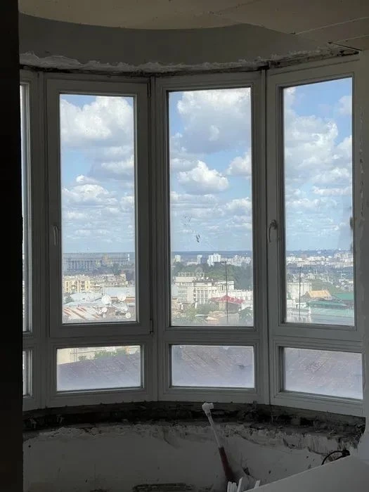 8-room apartment for sale at 18a Instytutska Street in the residential complex "Lypska Vezha"