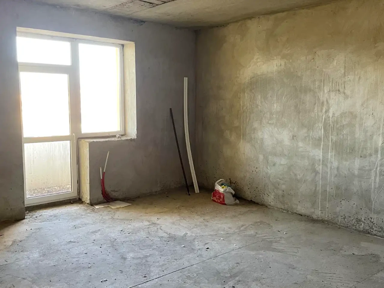 2-room apartment for sale, 83 m² on the 7th floor.