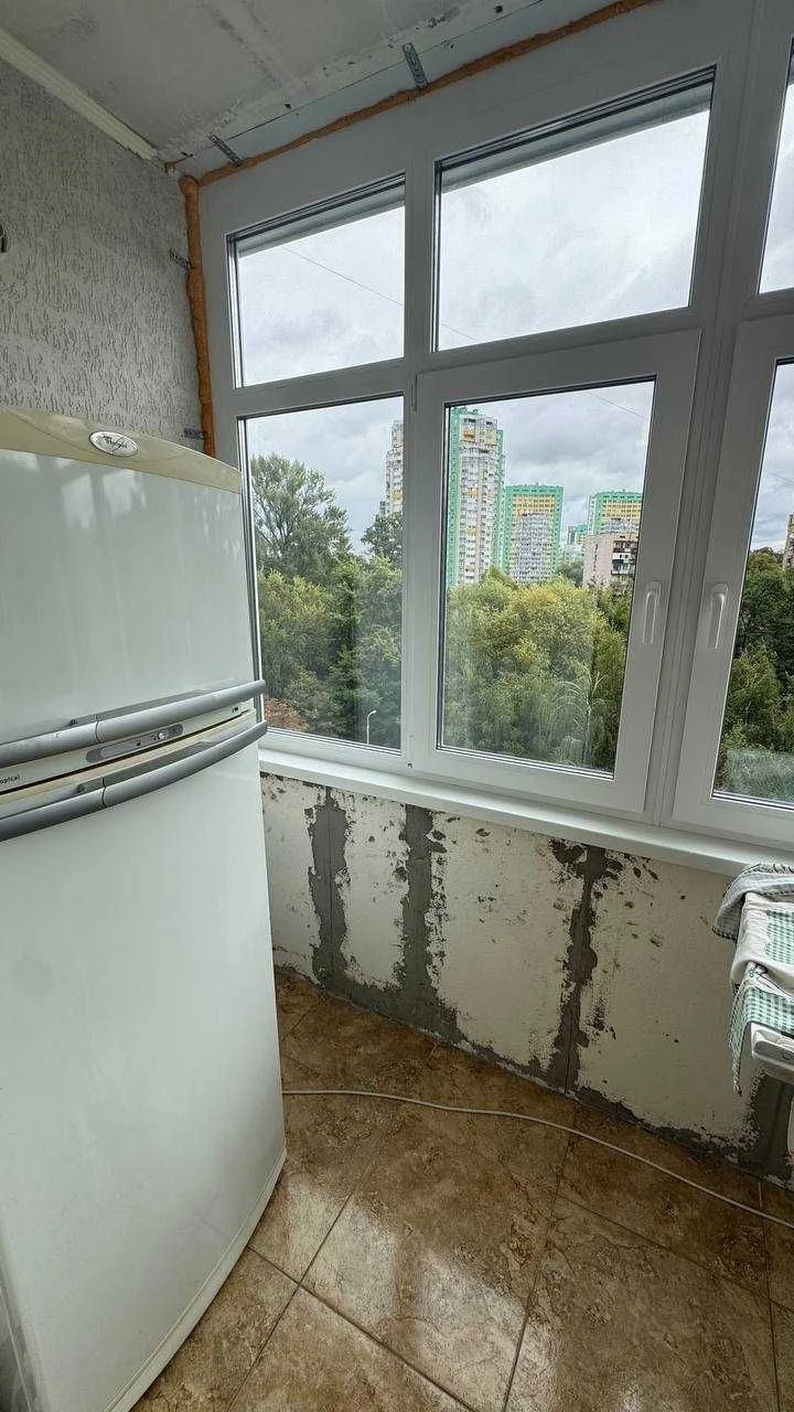 Продам однокімнатну квартирі на Виноградарі!