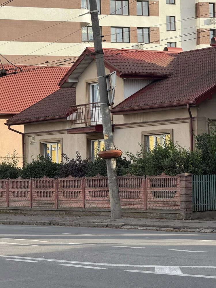 Продаж житлового будинку з земельною ділянкою 7 соток. Центр