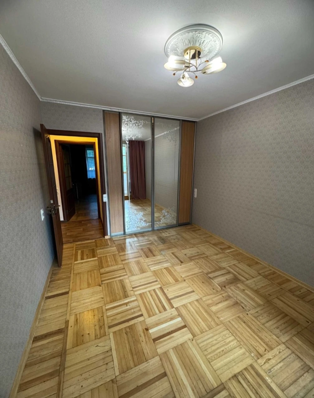 Sale of a 3-room apartment. Oleksiyivka. Certificate.