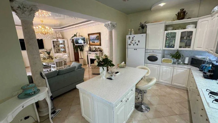 COMMISSION 0 % !! House for sale on a plot of 10 acres, 8 Station F