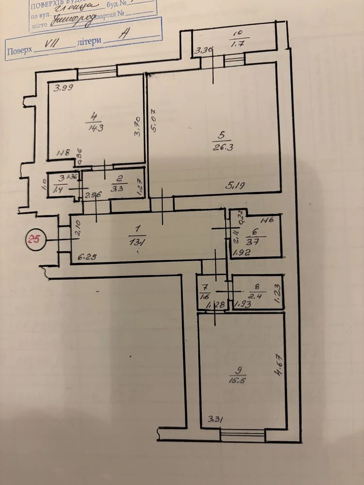 Spacious apartment on the waterfront in a good building