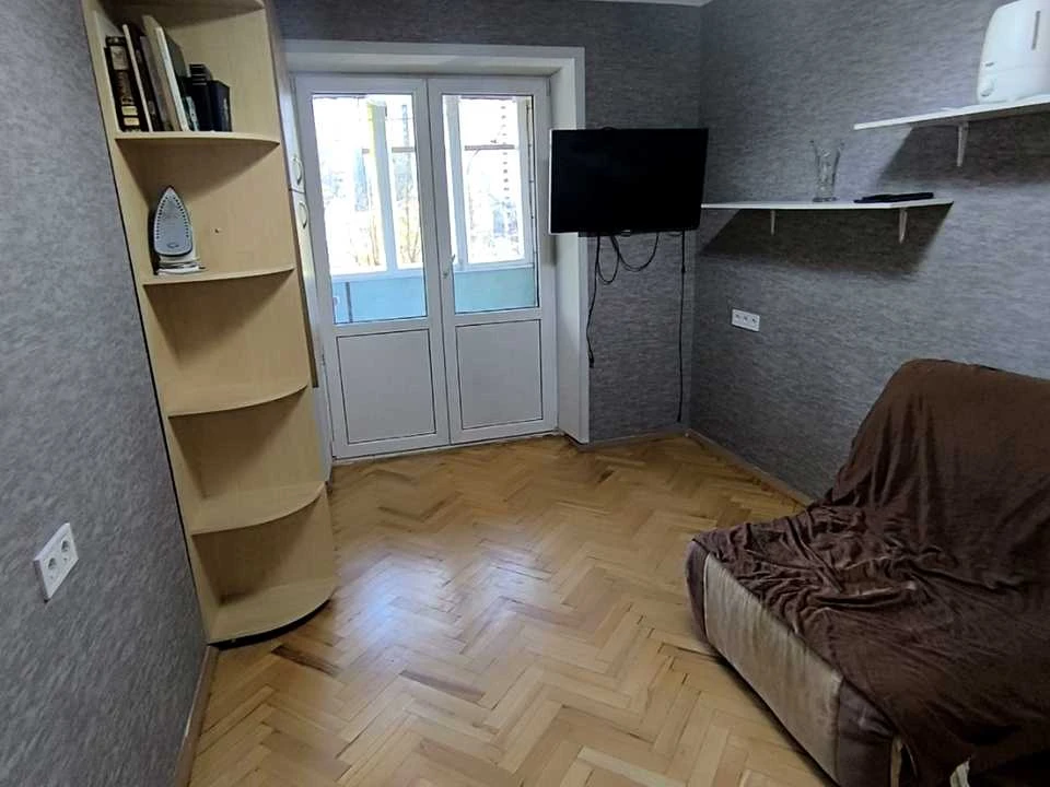 Apartment. Akademika Glushkova Prospect