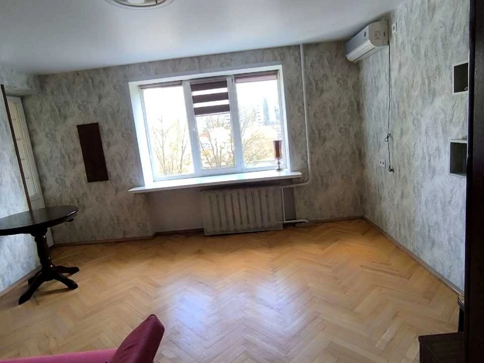Apartment. Akademika Glushkova Prospect