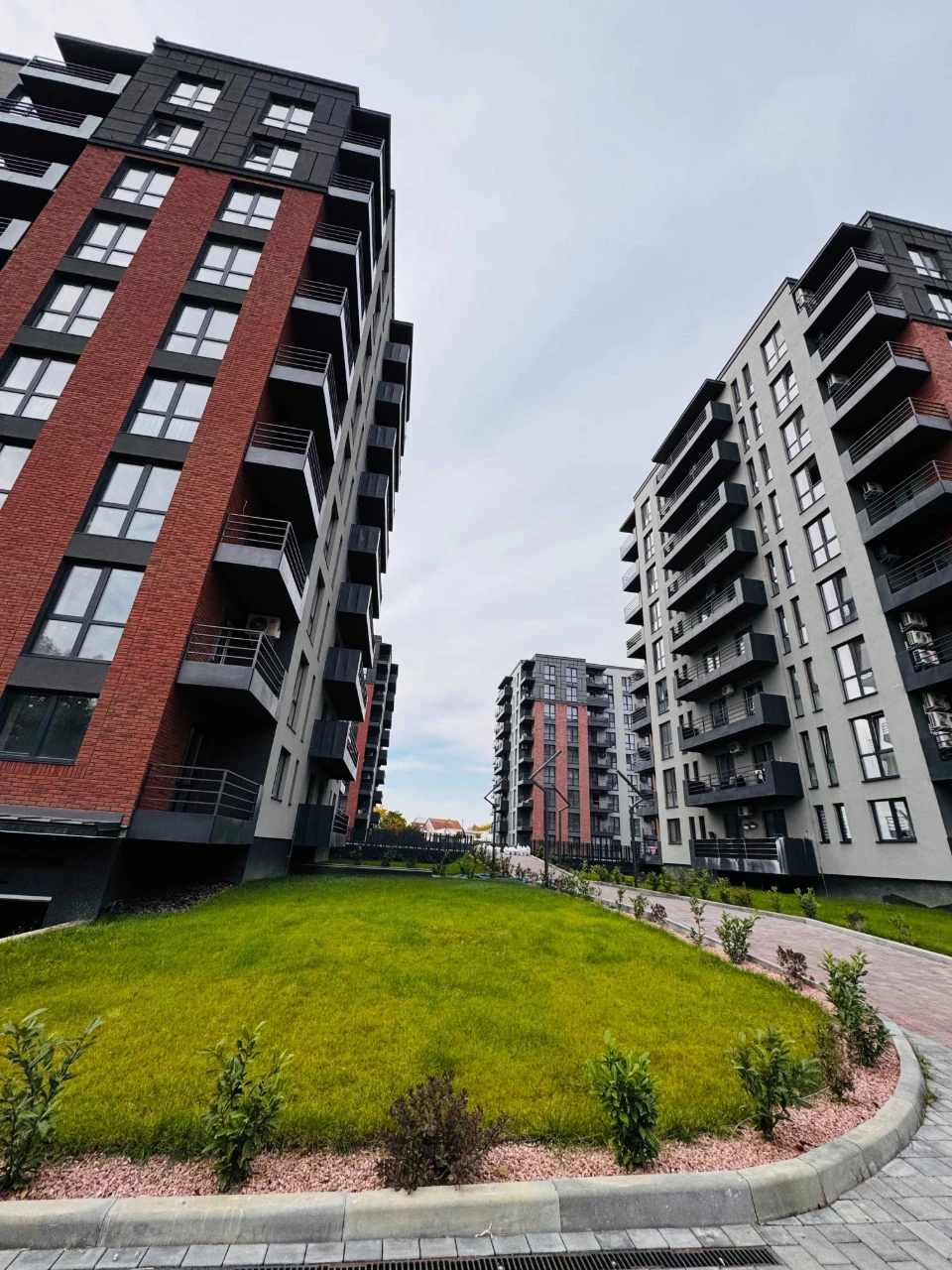 Продажа 5 квартир в West Towers Ужгород