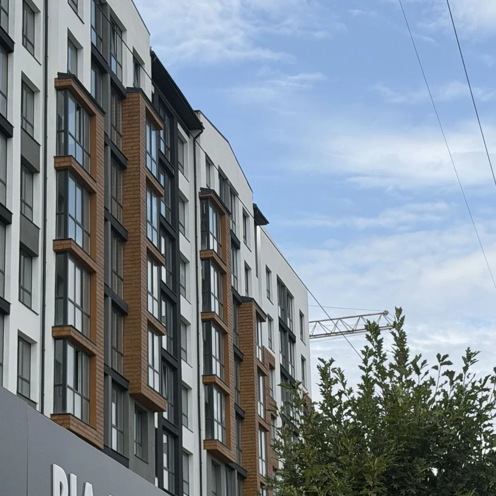 3 кімнатна квартира , 65м2 біля міського озера парку
