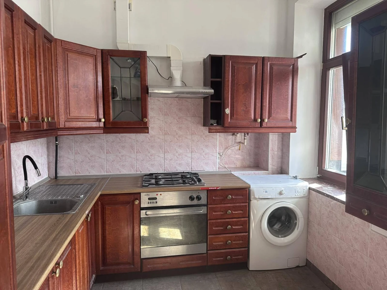Сдается 2-комнатная квартира 56 м², Иван Мазепы ул., 14