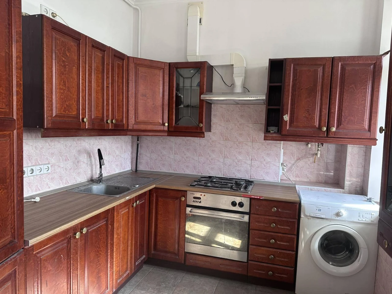 Сдается 2-комнатная квартира 56 м², Иван Мазепы ул., 14