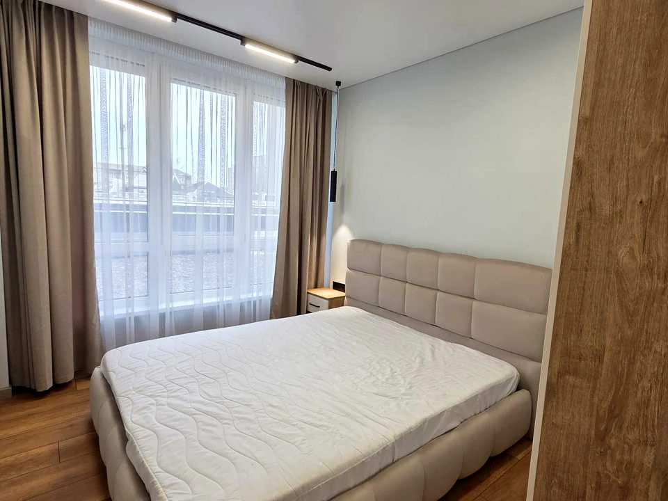 Apartment. Ivano-Frankivsk, Pysdenny Bulvar
