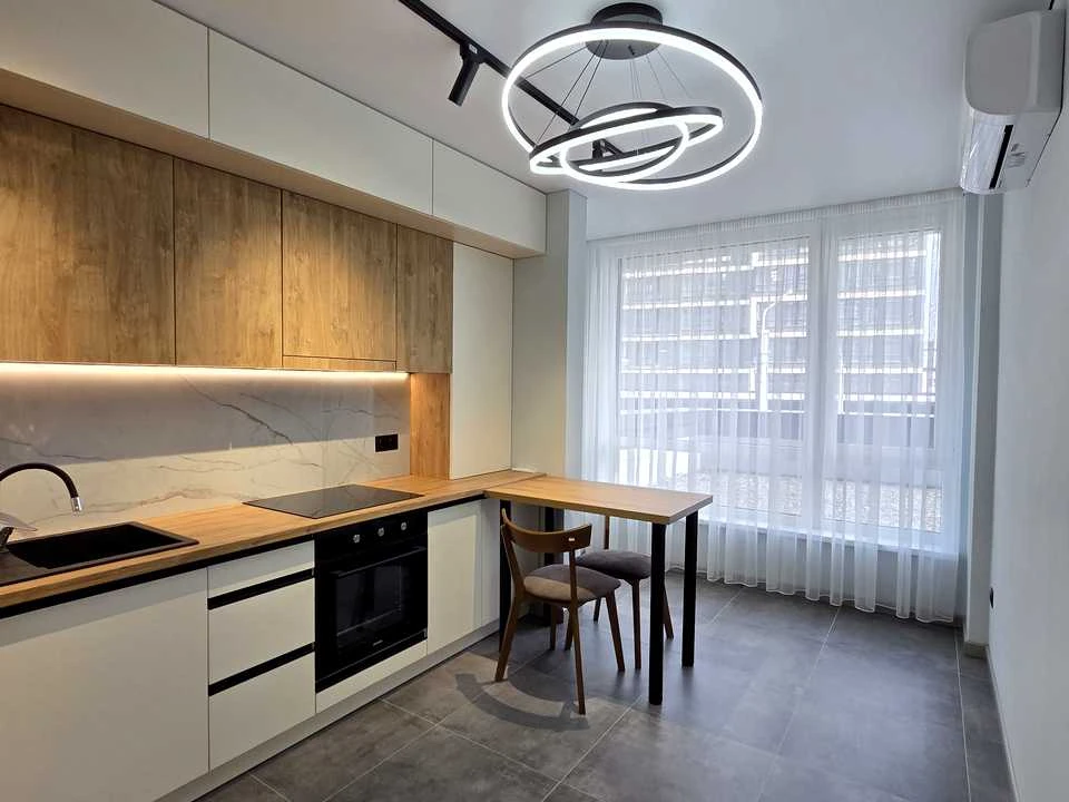 Apartment. Ivano-Frankivsk, Pysdenny Bulvar