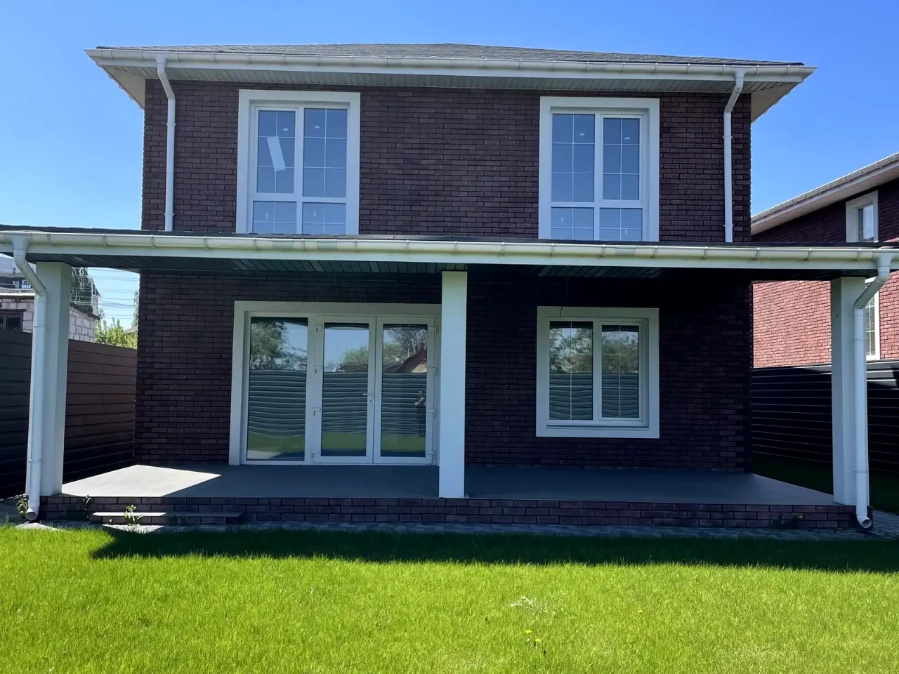 Продаж будинку 220 м² 5.5 сот.
