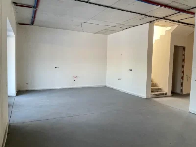 Продаж будинку 220 м² 5.5 сот.