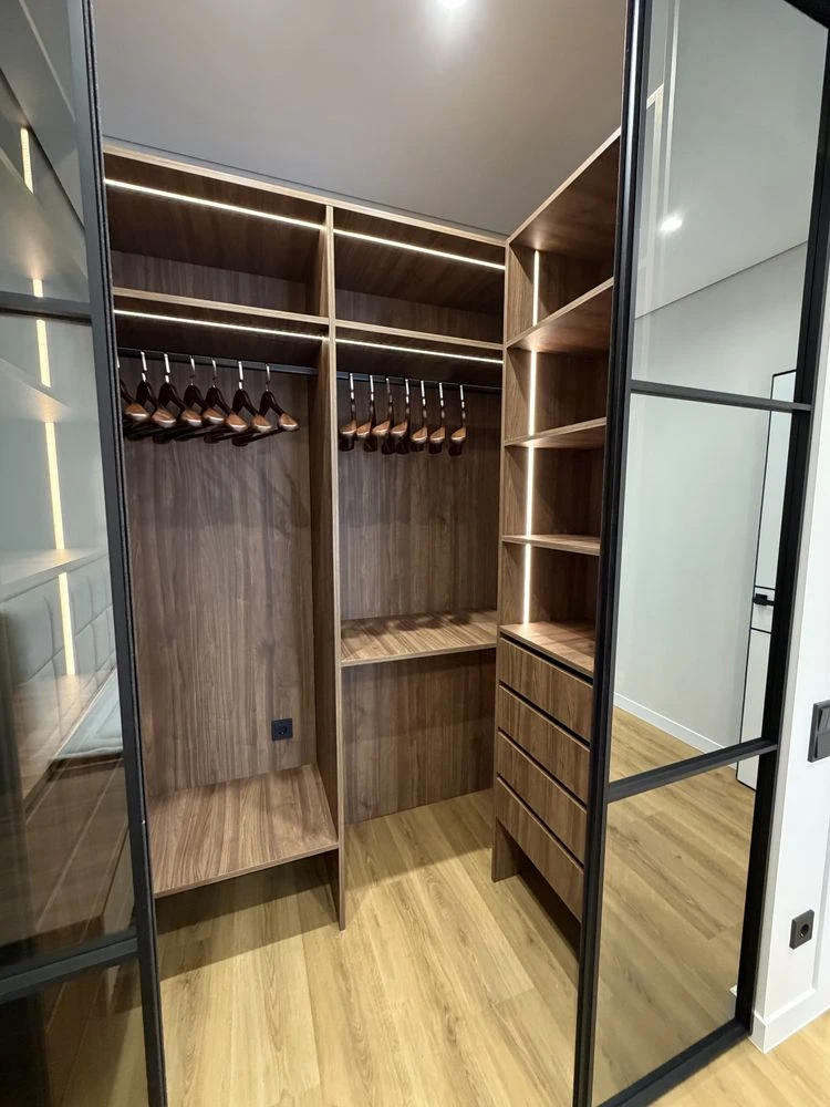 Selling a 3-bedroom apartment in ЖК Нова Англія 61 sq.m.