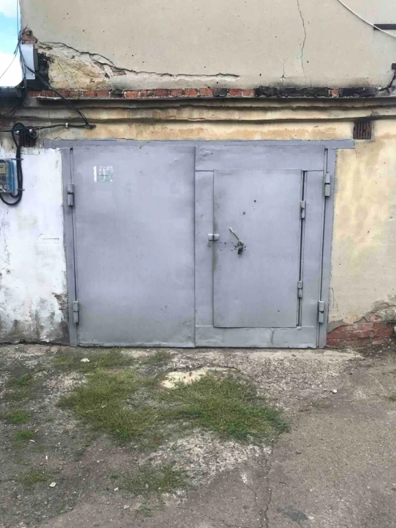 Brick garage for sale in the "Autoлюбитель" cooperative