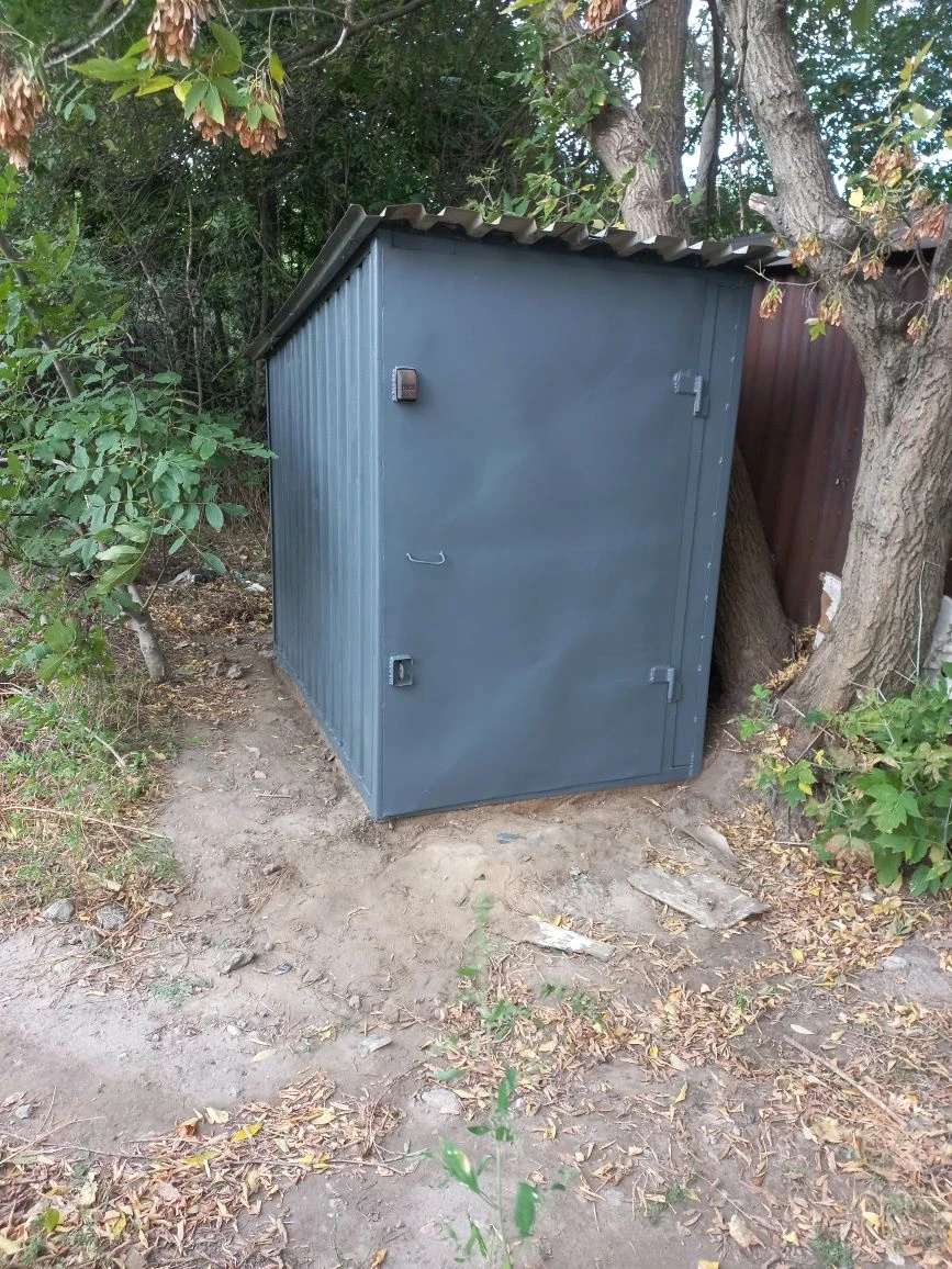 For sale: Motorcycle garage