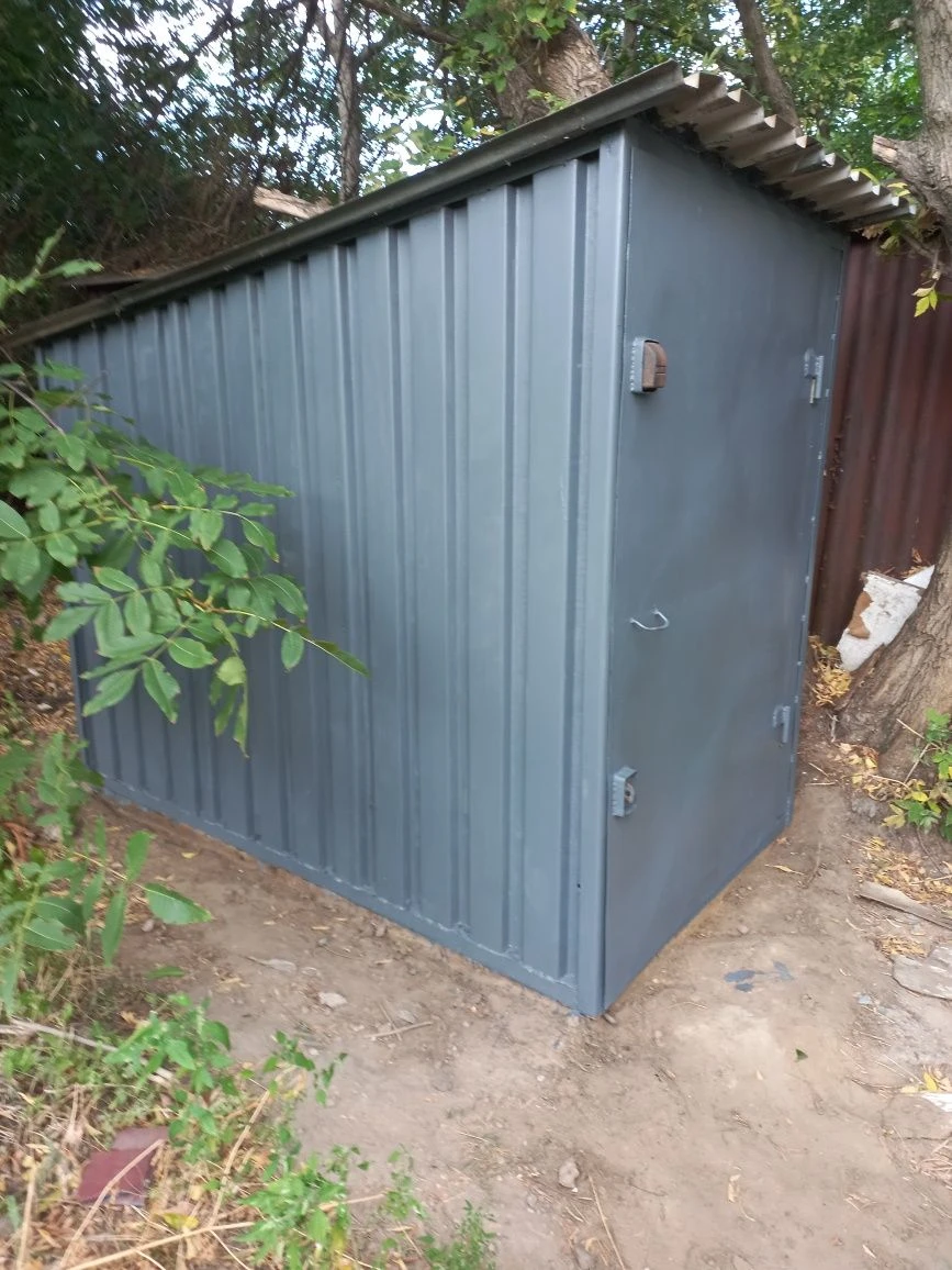 For sale: Motorcycle garage
