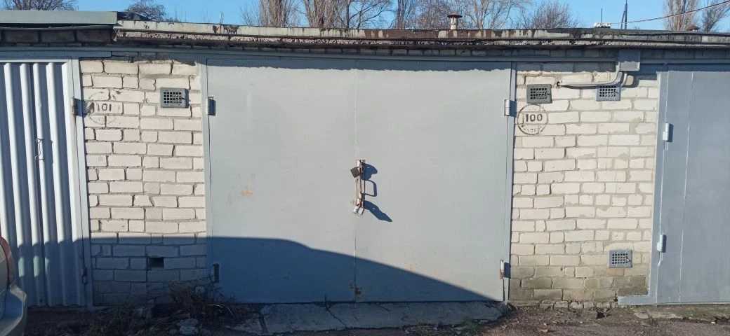 For Sale: Solid Garage