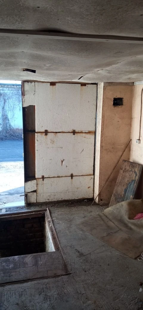 For Sale: Solid Garage