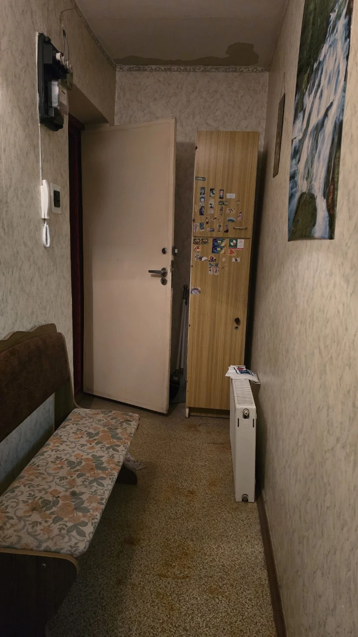 Selling 1-bedroom apartment on Bolshaya Morskaya Street.