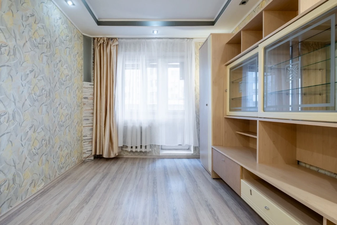 Rent 2 room apartment; Obolon; 2 min to metro; No Commission