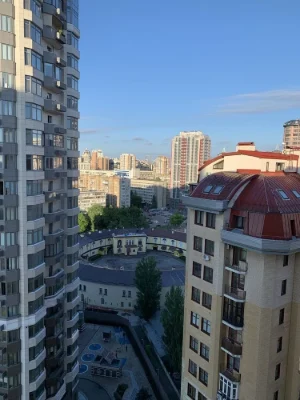 Трикімнатна квартира на Печерську