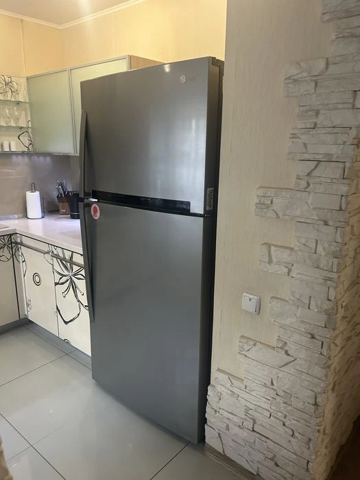 Heroes of the Dnieper, Pivnichna 54g, large renovated apartment.