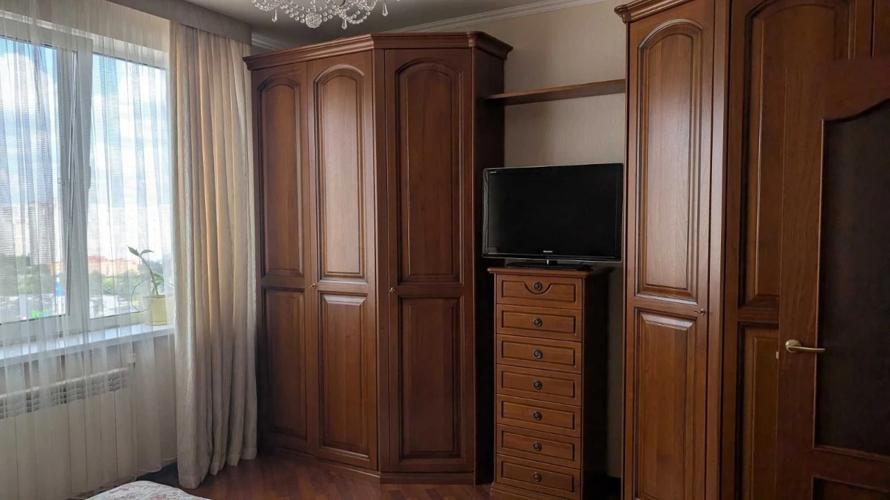 Продам 3-кімнатну квартиру на Осокорках. Дніпровська набереж