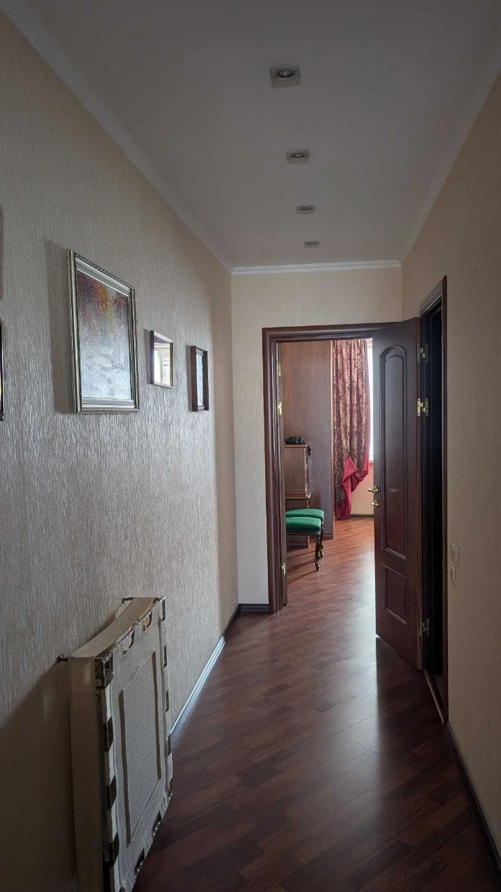 Продам 3-кімнатну квартиру на Осокорках. Дніпровська набереж