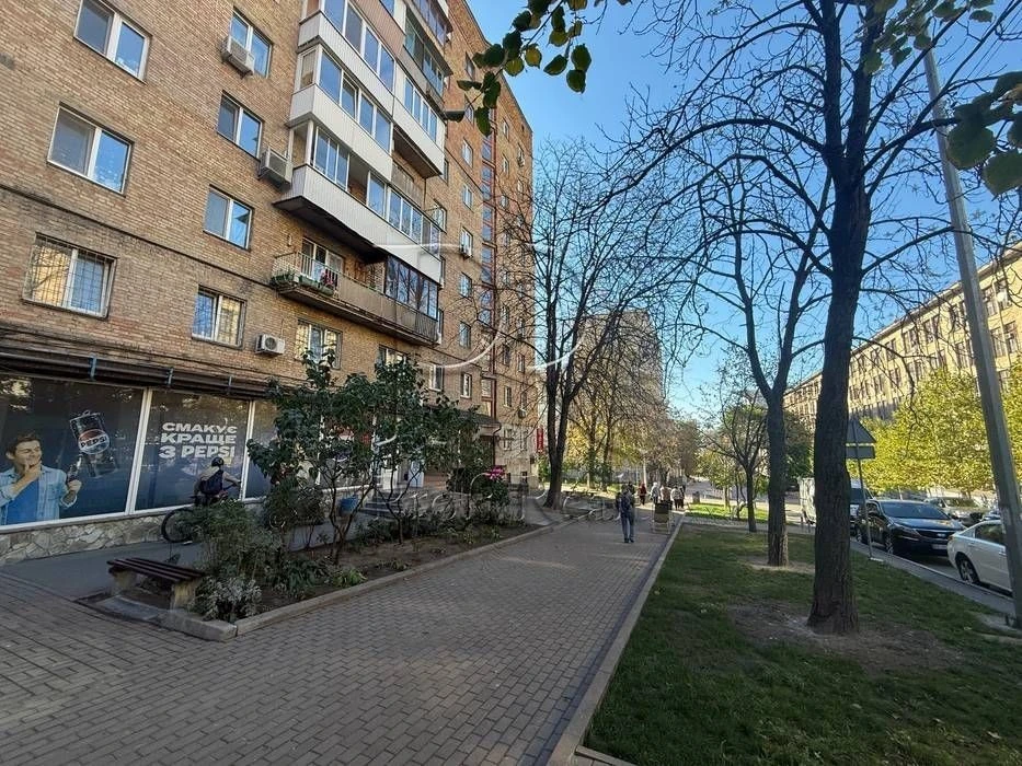 Three-bedroom apartment in the Center, Olympiysk district | Fedorov Street