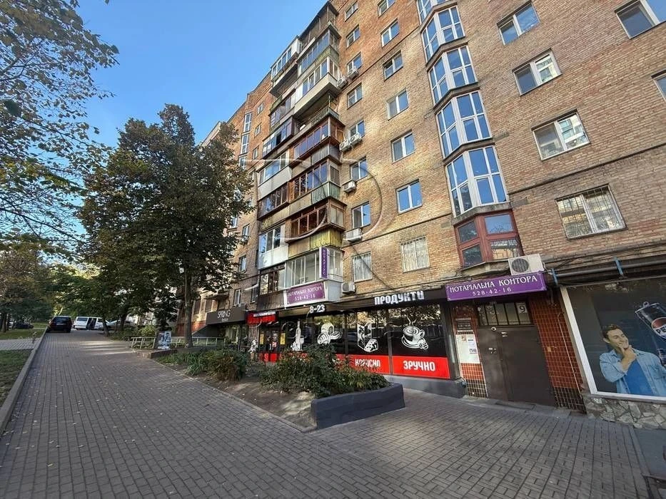 Three-bedroom apartment in the Center, Olympiysk district | Fedorov Street