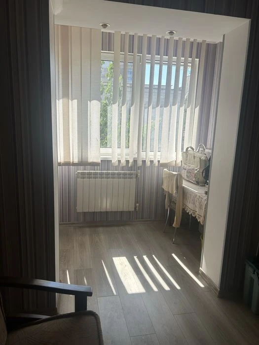 Heroes of the Dnieper, Pivnichna 54g, large renovated apartment.
